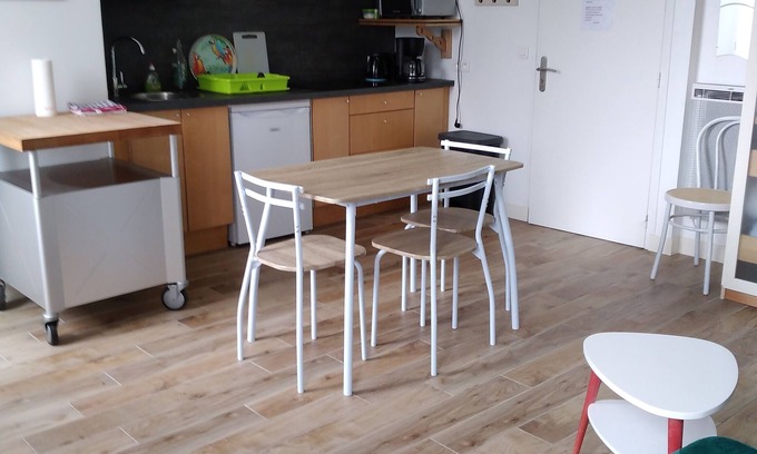 Nanteau-sur-Essonne Apartment | maison avec jardinet. nombreux site d'escalade.paris 60km. chateau proche .