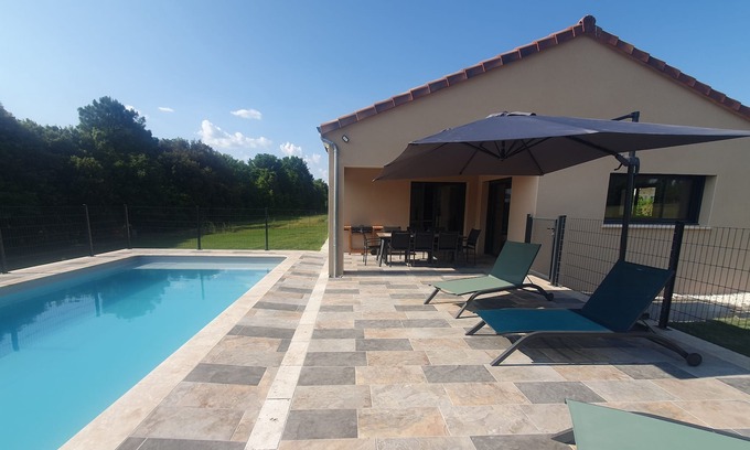 Saint-Crepin-et-Carlucet House | Maison Avec Piscine