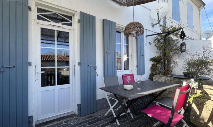 Saint-Denis-d'Oleron House | Maison calme avec terrasse à Saint-Denis-d'Oléron - 5 pers, proche plage et piste cyclable - FR-1-246A-205