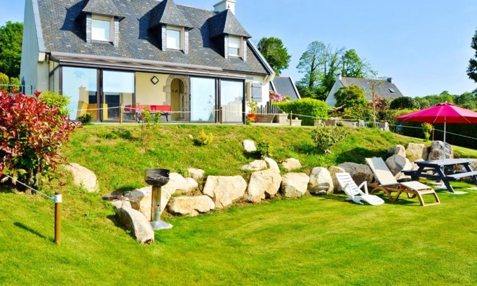 Plomelin Apartment | Maison charmante à Plomelin avec jardin.