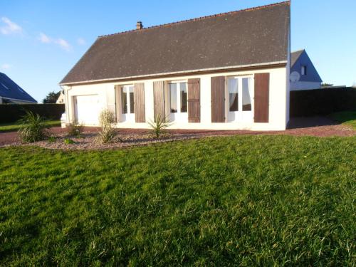 Portbail House | Maison charmante à Portbail avec jardin et vue mer