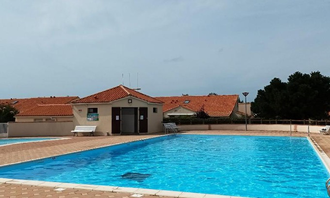 Brem Sur Mer House | Maison de 2 chambres a Brem sur Mer a 800 m de la plage avec piscine partagee et jardin clos
