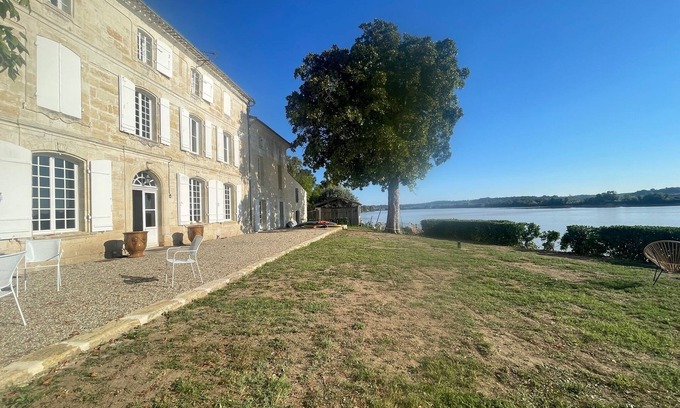 Vayres House | Maison de Charme Dans le Bordelais Bord de Rivière et Proche St-emilion