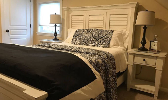 Garden District House | Maison De Fleur - Large, Fully Remodeled Victorian Home Steps from Sherman Ave.