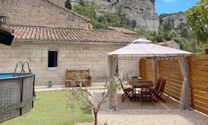 Les Baux-de-Provence House | Maison de Village Entièrement Rénovée, au Pied des Baux de Provence