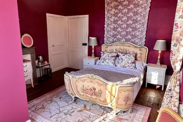 Lanouaille Bed & Breakfast | Maison de Mags & Mags Marie Antoinette Room