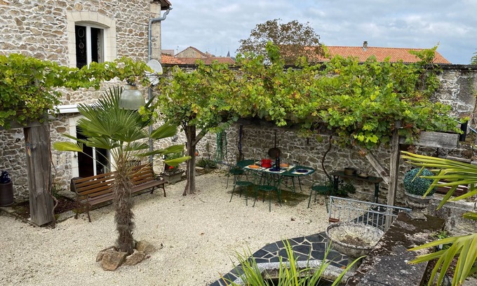 Piegut-Pluviers Villa | Maison de Reves in Piéguts Pluviers w/Pool