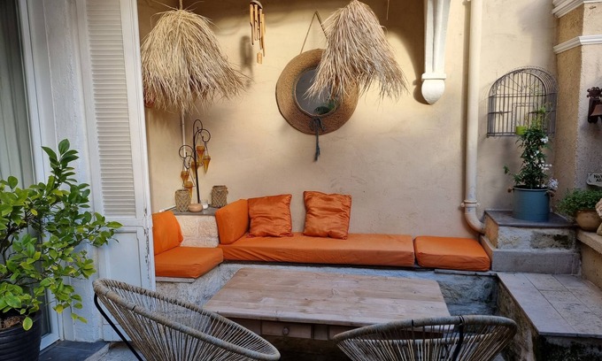 Mauguio House | Maison de Village Avec Deux Chambres Avec de , Cuisine, Salle de Bain, Salon et
