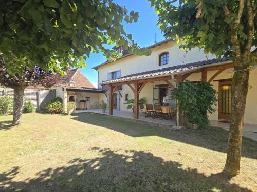 Blis-et-Born House | Maison de village avec jardin clos, randonnées, vélos gratuits, cheminée et équipements bébé. - FR-1-616-232