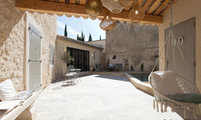 Fontvieille House | Maison de village provencal avec piscine
