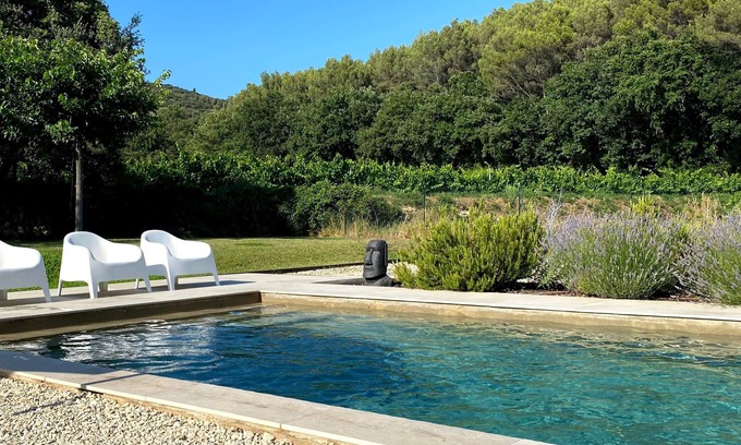 Lauris House | Maison des Vignes: Swimming pool and charm in Lauris