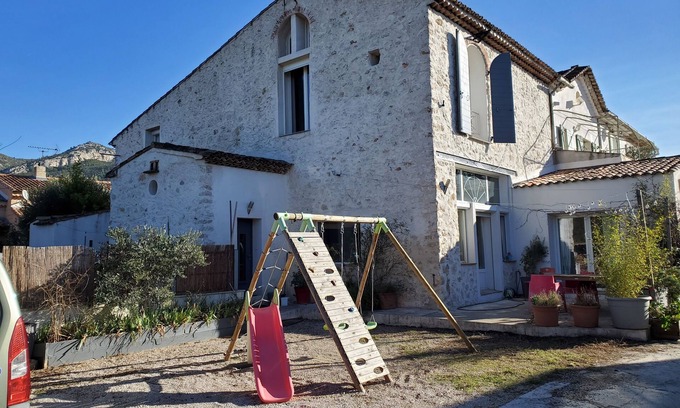 Gemenos House | Maison Familiale, Pour 8 Voire 10 Personnes en Provence, Cachet de L'ancien