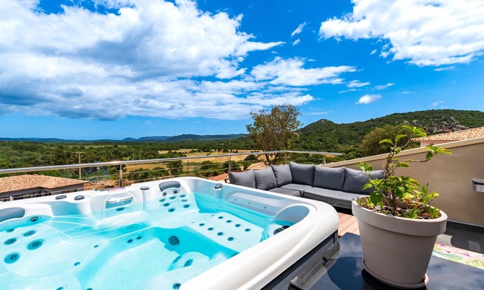 Sotta House | Maison Mawie - Vue montagne, piscine & jacuzzi