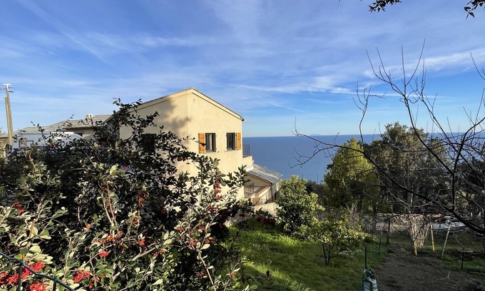 Pozzo Condo | Maison Mitoyenne en Balcon sur la Mer, à 15 Minutes de Bastia, Animaux Acceptés
