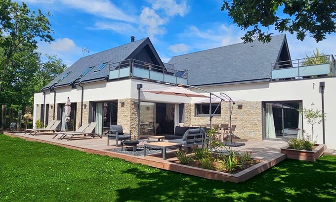 Crach House | Maison Neuve 240m², Prestations Haut de Gamme, au Calme, à Proximité du Bourg