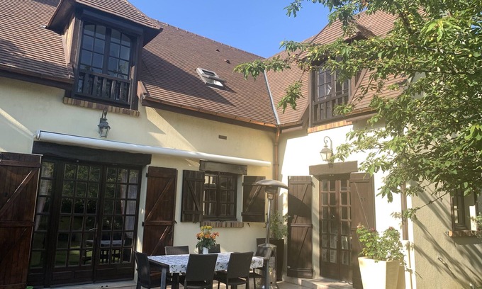 Clamart House | Maison Normande à 7 mn en Train de Paris, 6 Couchages, au Calme, Proche RER C
