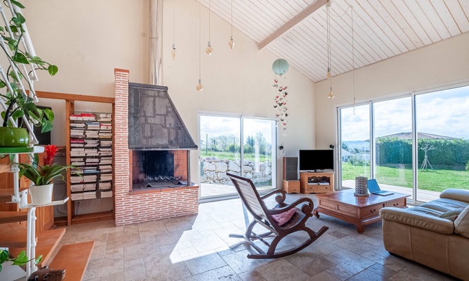 Villeneuve-sur-Lot Villa | Maison Origami - Three Bedroom Villa, Sleeps 6