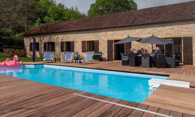 Montignac House | ★ Maison Périgourdine ★ Piscine chauffée ★ 8 personnes