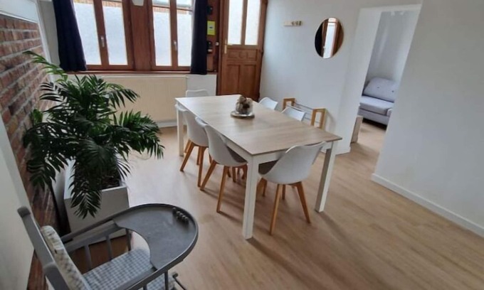 Picquigny House | Maison Picquigny Avec Cour Donnant sur la Somme