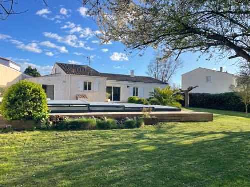 Les Boucholeurs House | Maison piscine à 3' de la mer.