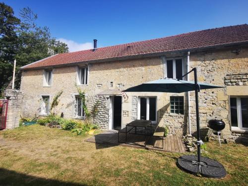 Commes House | Maison renovee en pierres séjour spacieux avec jardin et terrasse aménagée près Omaha beach & Bayeux à 5mn de la mer tous commerces