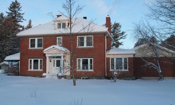 Scotstown Bed & Breakfast | Maison Sherman's house