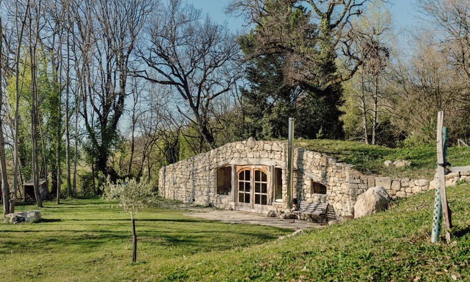 L'Isle-Bouzon Cabin | Maison Terre Cabanes de Fallot/sauna - cold bath/shared natural swimming pool