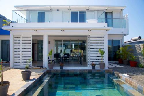 Bois d'Olives House | Maison TONGA piscine jaccuzi