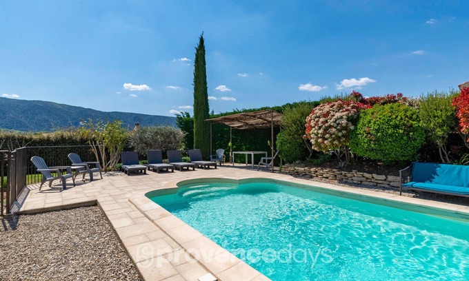 Oppede House | Maison Vaucluse - Provencal villa for 8 with pool and views and walk to village