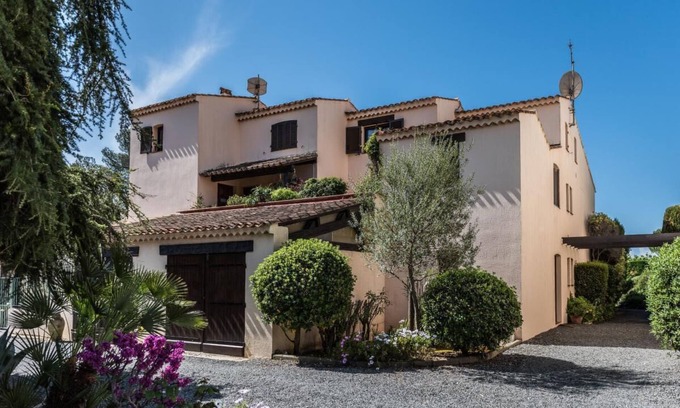 Saint-Raphael Apartment | Maisonette La Cigalerie 30 m from the beach, balcony BBQ