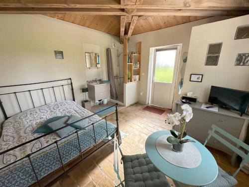 Chateauneuf-du-Rhone Bed & Breakfast | Maisonnette indépendante au calme dans un grand jardin