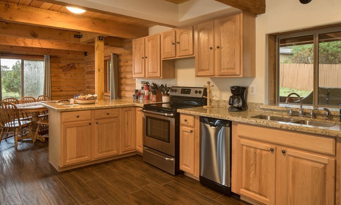 Williams Cabin | *Majestic 4BR Log Cabin /Beautifully Remodeled /Central to Grand Canyon &