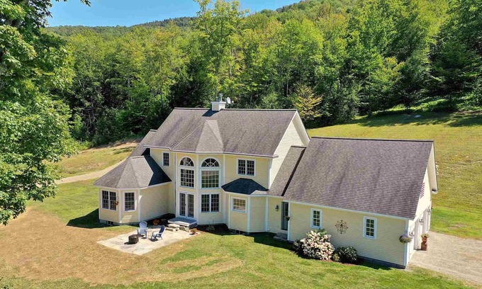 South Londonderry Other | Majestic estate on Magic Mtn! Ski in also minutes to Stratton, Bromley, Okemo!