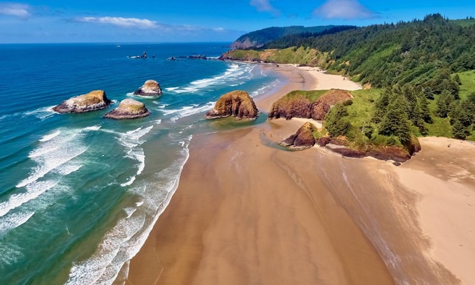 Kiwanda Shores House | Majestic Haystack Rock and Ocean Front Views, Pet Friendly, Hot Tub, BBQ, Three Main Level Bedrooms