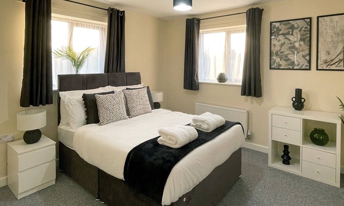 Milton Keynes House | Majestic House - Lovely furnished - Free Parking
