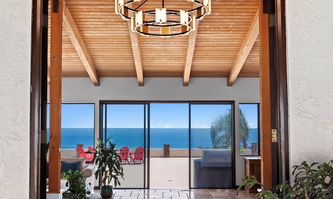 Central Malibu House | MAJESTIC MALIBU HOME, SWEEPING OCEAN VIEWS, 4 MIN TO BEACH, 4 BDRMs, 4 BATHS