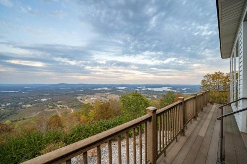 Mid America House | Majestic Mountain Getaway