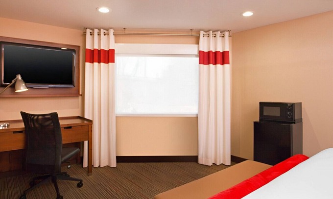 Christiana House | Majestic Room to Stay w/ Excellent Room Service!