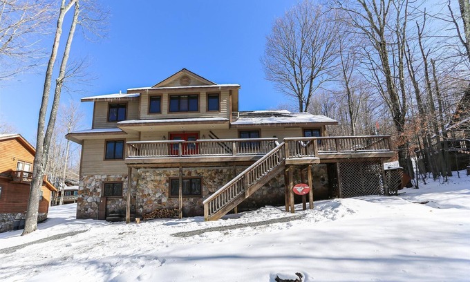 Timberline House | Majestic slope side home is a skier's paradise. Welcome to Whitetail Lodge!