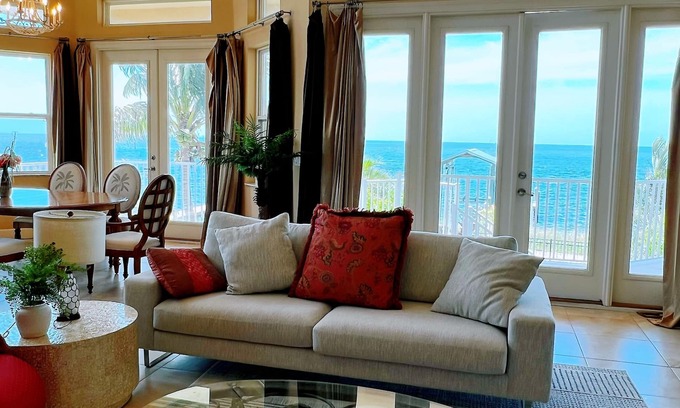 Ruskin House | Majestic Sunset Dolphin-Total Luxury on Tampa Bay