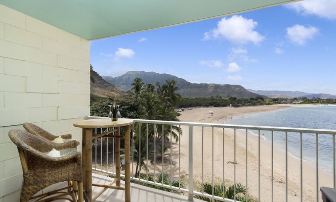 Makaha Condo | Makaha Shores Beach Front Ocean View Studio W/AC