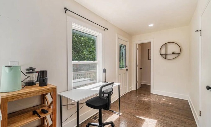 Grandview House | Make beautiful music and sleep up to 14 in this modern-century home!