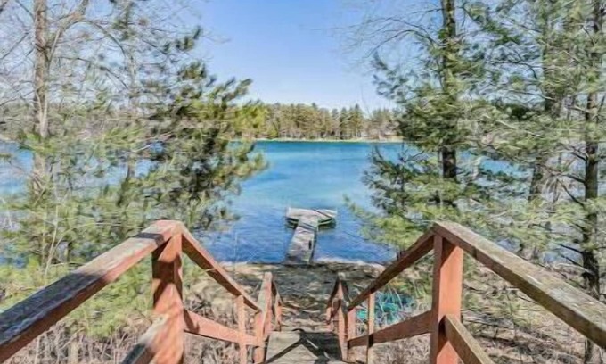 Waupaca Cottage | Make Good Choices! LAKE FRONT- 2 King beds and 2 baths