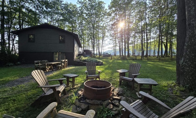 Friendsville House | Make Memories by Wisp&Deep Creek Lake- Firepit, Pool, Gym, King Bed, Fenced yard