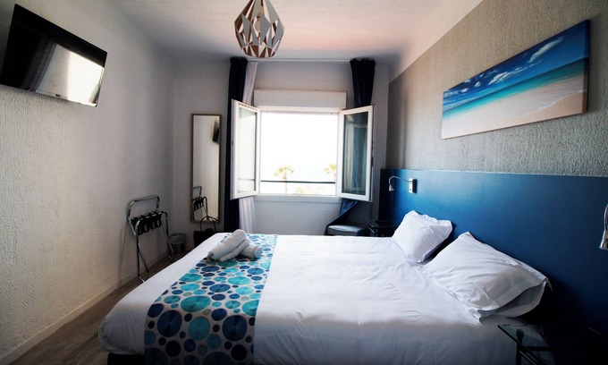 Six-Fours-les-Plages Hotel | Make Your Trip More Enjoyable! Near Fregate Beach with Private Parking!