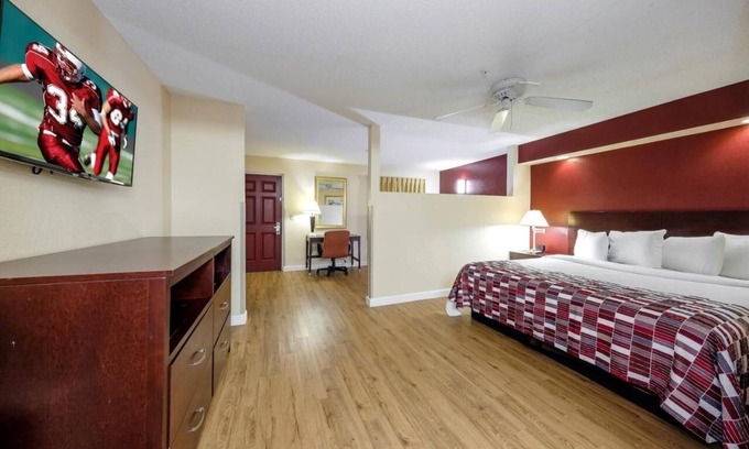 Ellenton Hotel | Making The Best Memories Along The Way! Pool, Free Parking, Pets Are Welcome!
