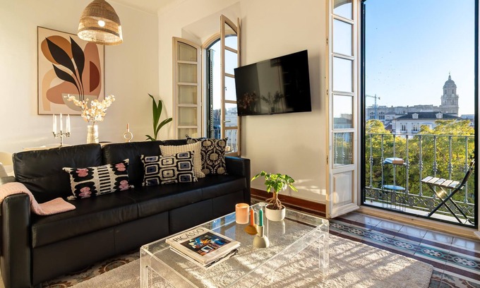 La Victoria Apartment | Malaga Center Flat Balcony Picasso Plaza Merced
