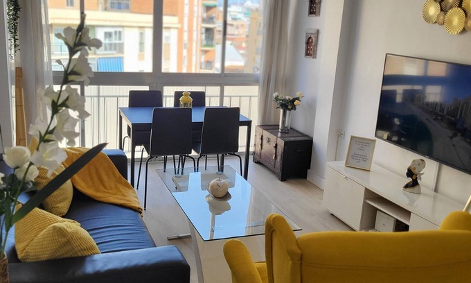 Cruz de Humilladero Apartment | Malaga City Center Apartment 5p