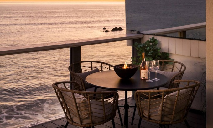 Eastern Malibu Condo | Malibu Breeze- Ocean Front Condo w/Beach Access