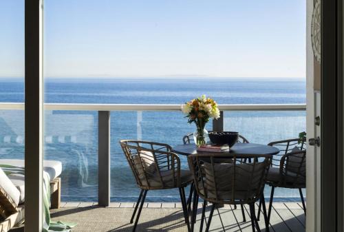 Eastern Malibu House | Malibu Breeze Ocean Front Condo with Beach Access